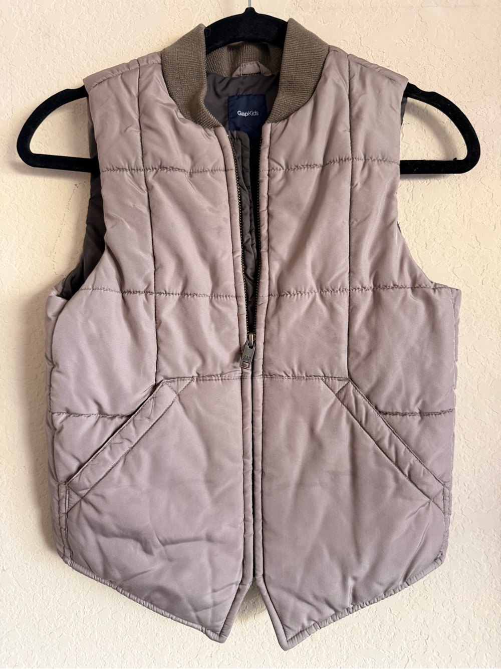 GapKids Quilted Puffer Vest in Light Taupe